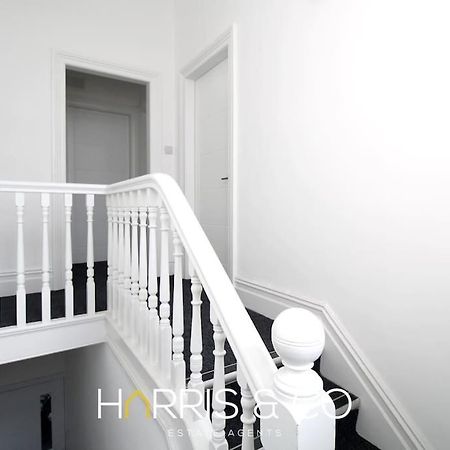 Roundtree & Berry - Fleetwood Apartment Bagian luar foto
