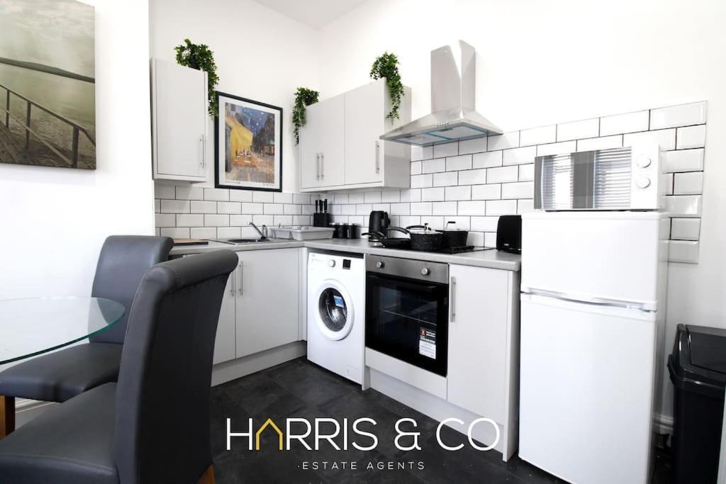 Roundtree & Berry - Fleetwood Apartment Bagian luar foto