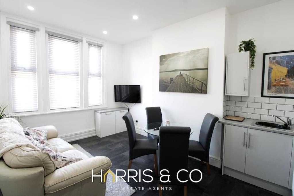 Roundtree & Berry - Fleetwood Apartment Bagian luar foto